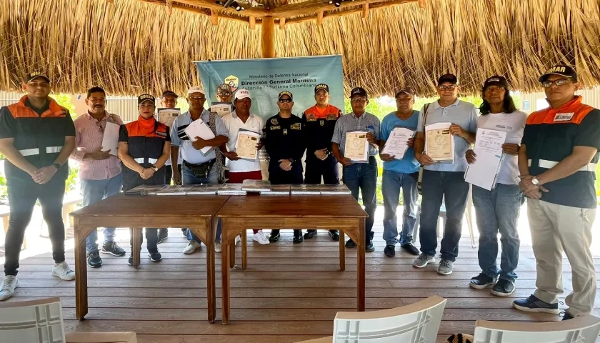 Pescadores recibieron matrículas y certificados gratis por la Dimar.