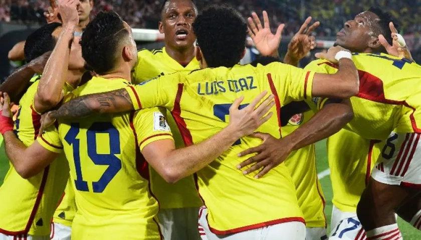 Los jugadores de la selección Colombia celebrando el gol de la victoria ante Paraguay.
