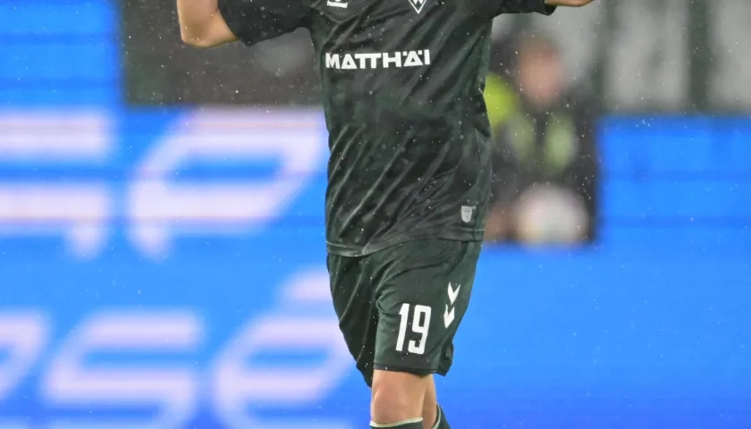 Rafael Santos Borré celebrando su tanto con el Werder Bremen.
