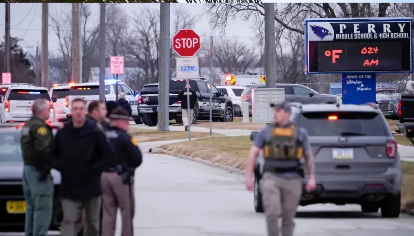 El tiroteo sucedió en una escuela secundaria de Iowa.