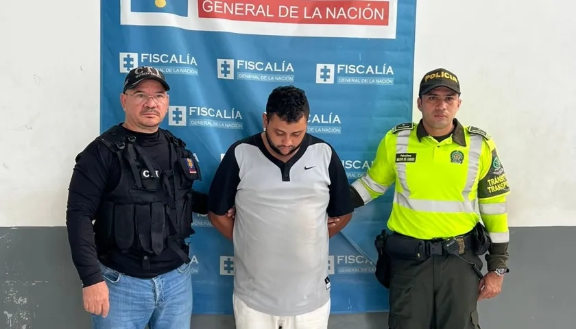 Edwin Alfonso Blanco Caro tras ser capturado por el CTI y la Policía. 