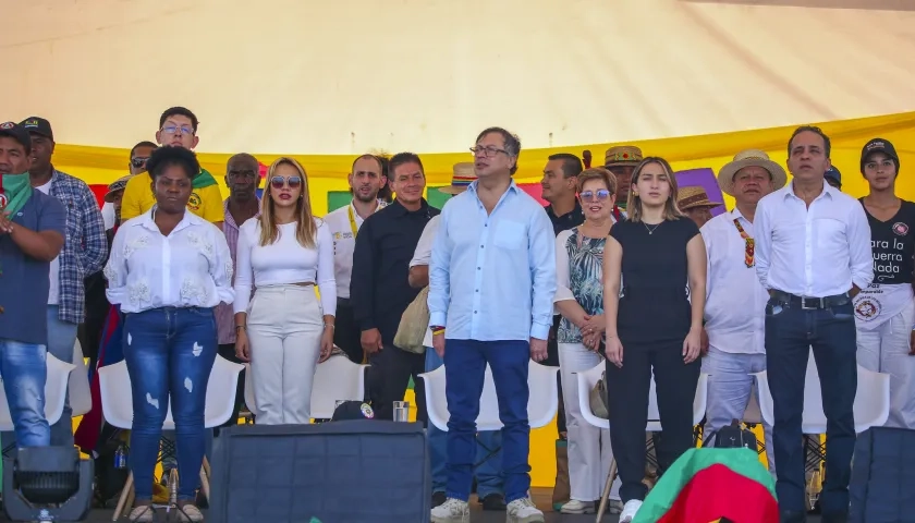 La vicepresidenta Francia Márquez y el Presidente Gustavo Petro en Puerto Resistencia.