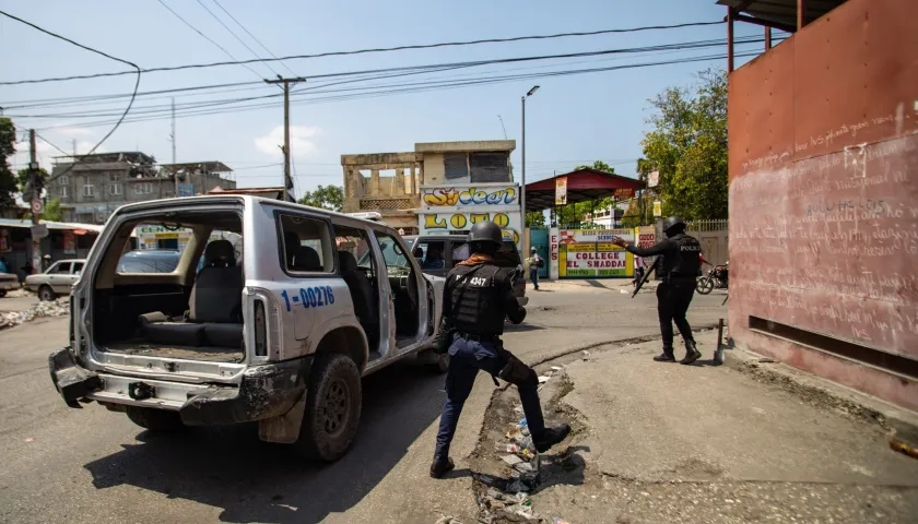 Policías en las calles de Puerto Príncipe. 