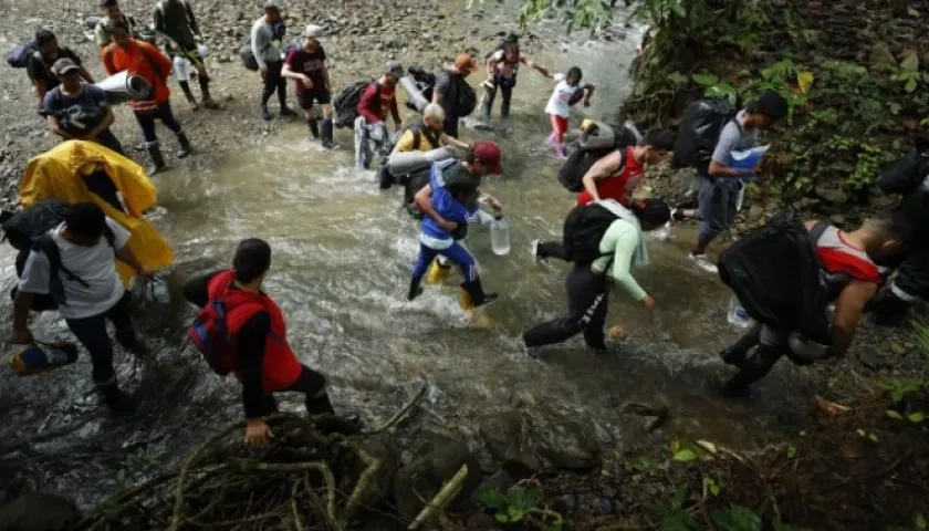 Migrantes atraviesan el Darién en una imagen de archivo