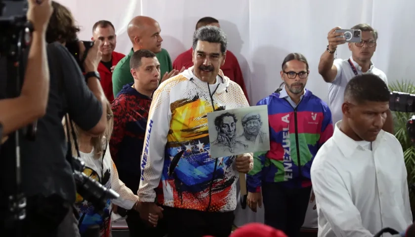 Nicolás Maduro, presidente de Venezuela, a su llegada al Consejo Nacional Electoral. 