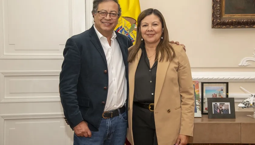 El Presidente Gustavo Petro con la nueva Fiscal General, Luz Adriana Camargo