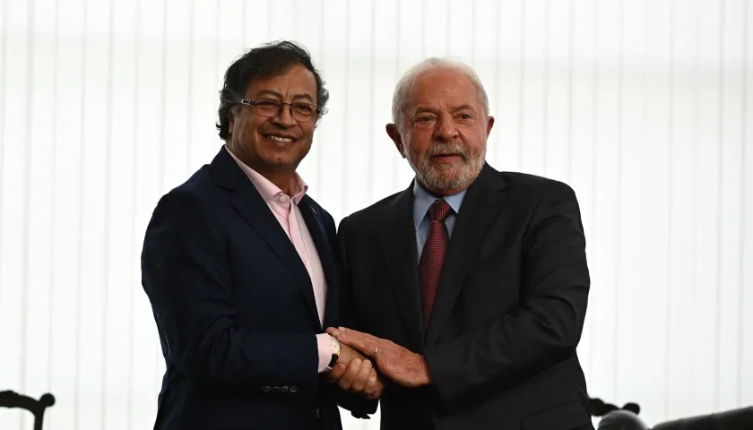 El presidente de Brasil, Luiz Inácio Lula da Silva, y su colega de Colombia, Gustavo Petro