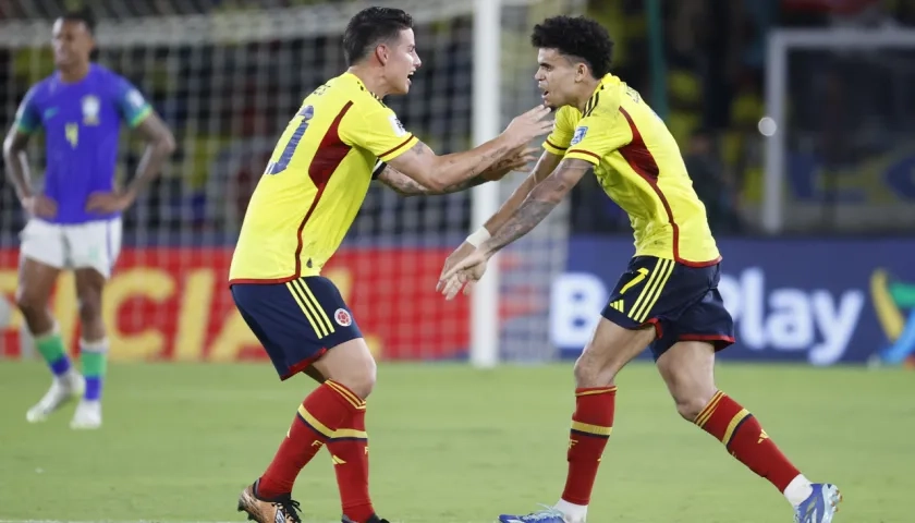 James Rodríguez y Luis Díaz en un festejo con la Selección Colombia. 