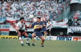 Maradona, en aquel partido marcado por Leonardo Astrada.