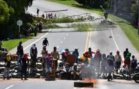Indígenas bloquean la carretera Panamericana