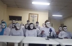 Los líderes del Bajo Cauca chocoano con sus máscaras.
