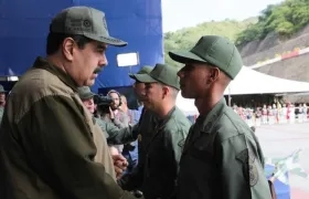Nicolás Maduro con instrucciones a personal de la Guardia Nacional.