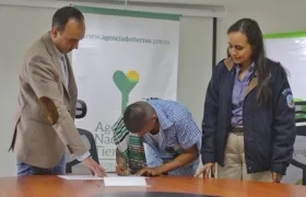 La Agencia Nacional de Tierras firmó un acuerdo para reubicar a las familias que actualmente viven en el Parque Nacional Natural Serranía de Chiribiquete.