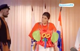 La presentadora Andrea Jaramillo durante el video en Rusia.