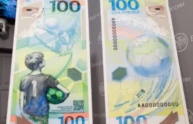 Billete de 100 rublos.
