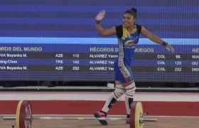Karool Blanco, ganadora del oro en los Centroamericanos en pesas.