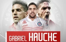 Gabriel Hauche al ser presentado por Argentinos Juniors. 