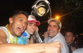 El Alcalde Alejandro Char celebrando la octava estrella del Junior.