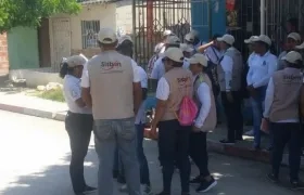 Grupo de encuestadores, víctimas de ladrones en el barrio El Bosque.