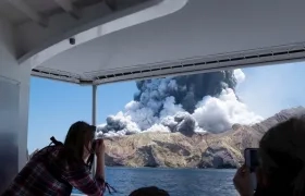 Erupción del volcán Whakaari.