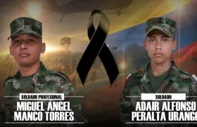 Los dos soldados que murieron en el campo minado en Tarazá.