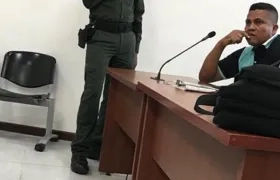 Iván Barrios, acusado de homicidio, a la espera del inicio de la audiencia.