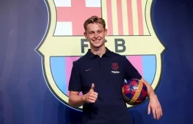 Frenkie de Jong, posa para los medios en la tienda del Barcelona FC. 