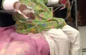 La niña de 6 años en el hospital donde es atendida.