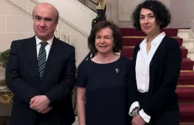 El secretario general de la Organización de Estados Iberoamericanos (OEI), la embajadora de España en Bélgica (c) y la de Andorra en la Unión Europea.