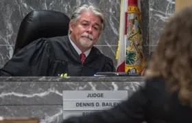 El juez del distrito 17 de Florida Dennis Bailey.