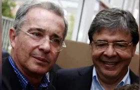 Álvaro Uribe y Carlos Holmes Trujillo.