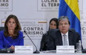 La vicepresidenta Marta Lucía Ramírez y el ministro de Defensa, Carlos Holmes Trujillo, fallecido esta madrugada por Covid-19.