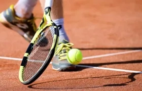 El tenis aficionado internacional es manejado por la ITF. 
