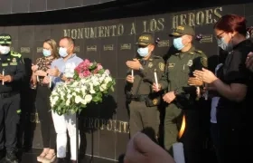Al cumplirse 4 años del atentado hubo una ofrenda floral en el Comando de la Policía Metropolitana de Barranquilla. 