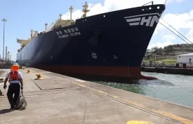 Tránsito de buques por el Canal de Panamá.