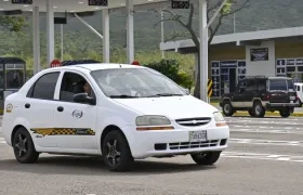 Servicio de taxi venezolano en frontera con Colombia.
