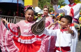 Grandes y chicos disfrutaron del desfile del Carnaval de los Niños 2023