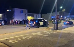 La Policía vigila las afueras de la discoteca en la que ocurrió el tiroreo en Alabama