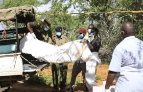 La Policía de Kenia y expertos forenses tienen a su cargo la exhumación de cadáveres de presuntos miembros de una secta 