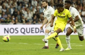 Samu Chukwueze en la acción del primer gol del Villarreal. 