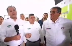 El presidente de Promigas, Juan Manuel Rojas, y el Ministro de Minas de Perú, Óscar Vera