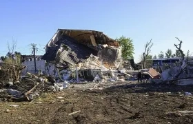 Imagen de una vivienda destruida tras el bombardeo ruso sobe la ciudad ucraniana de Dnipro