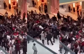 Caos en centro comercial en Dubái.