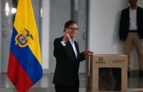 El presidente Gustavo Petro en su lugar se votación en Puente Aranda (Bogotá).
