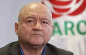 Senador Julio Gallo, alias Carlos Lozada.
