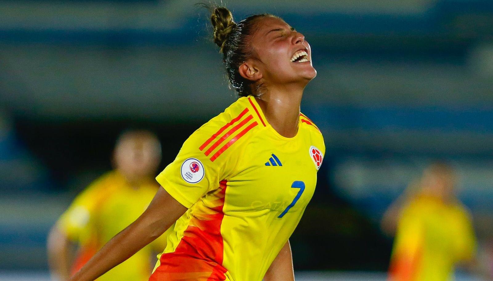 Laura Garavito celebra tras marcar el tercer gol de Colombia. 