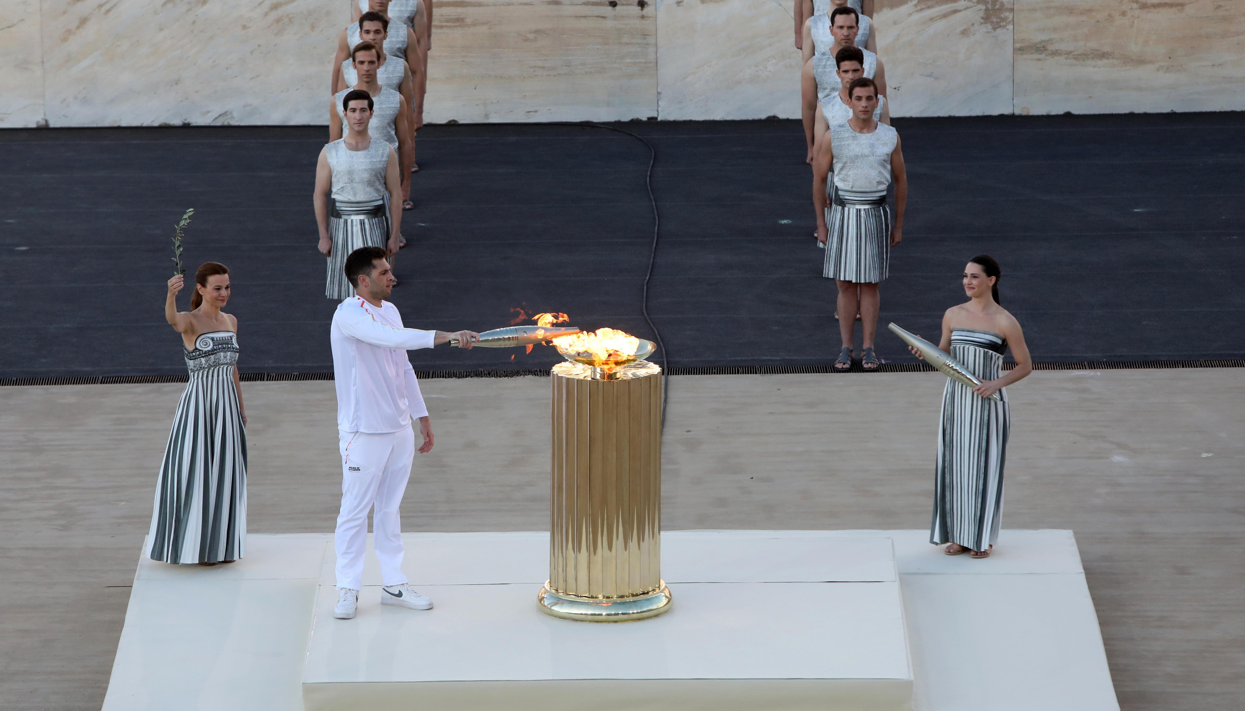 La llama olímpica fue encendida el pasado 16 de abril en las ruinas de la antigua Olimpia. 