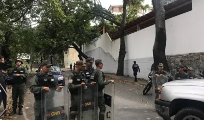 La Guardia Bolivariana custodia el lugar donde presuntamente están los restos de Óscar Pérez.