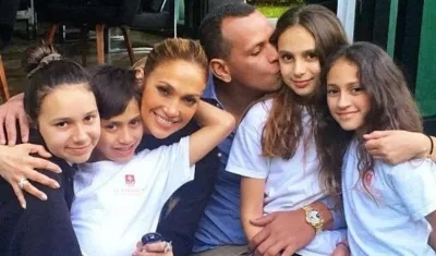 JLo con Álex Rodríguez y sus hijos Ella, Natasha, Emme y Max.