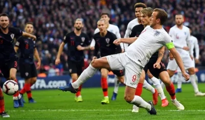 Harry Kaene anota el gol del triunfo de Inglaterra ante Croacia. 